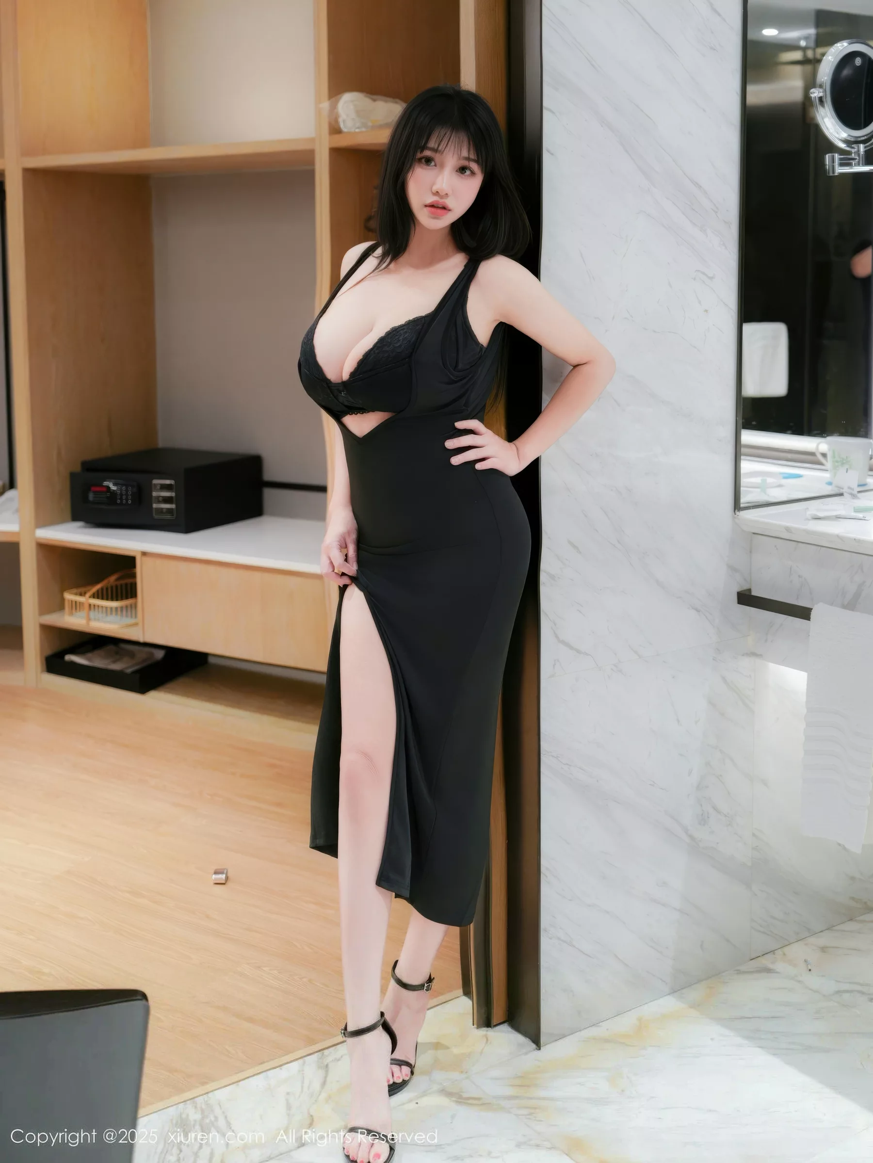 秀人集.com_[XiuRen秀人网]No.10779_模特小紫藤性感黑色连衣裙露黑色蕾丝内衣秀丰满身材诱惑写真64P