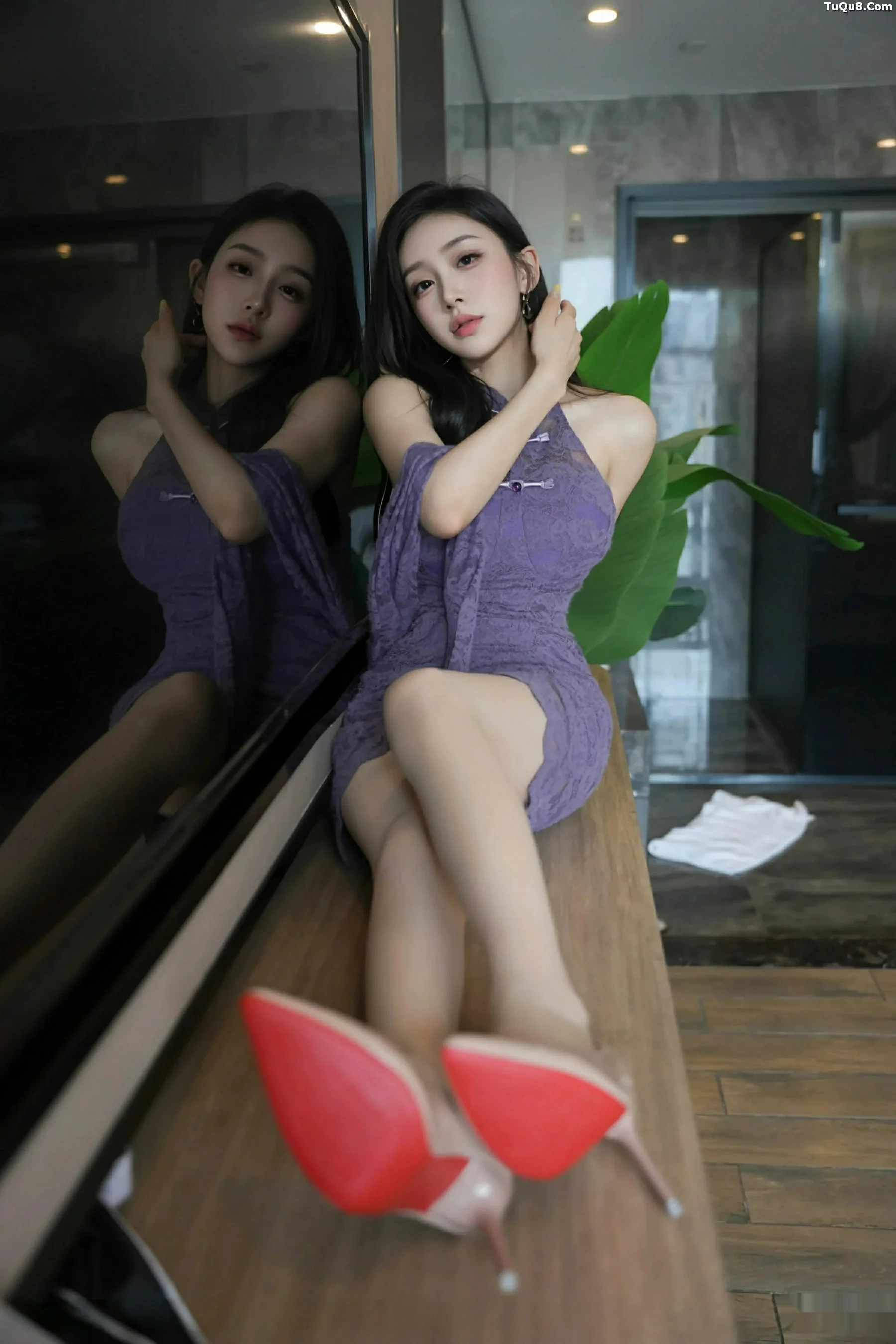 秀人集.com_[XiuRen秀人网]No.10801_模特小阿娇Gill性感紫色连衣长裙配白色丝袜秀完美身材诱惑写真70P