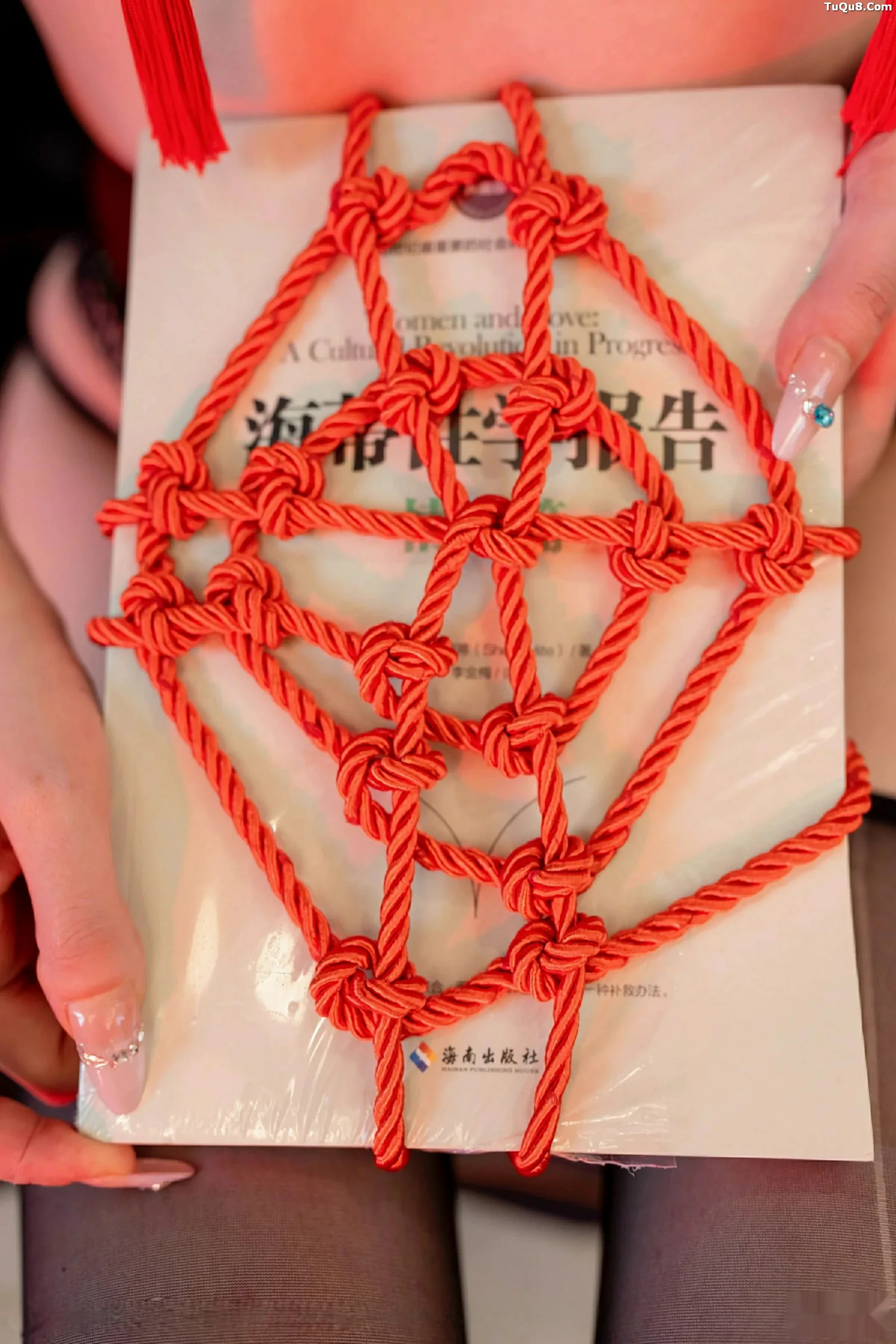 秀人集.com_[XINGYAN星颜社]VOL.406_模特李丽莎性感衬衫露白色内衣配开档黑丝秀曼妙身材诱惑写真66P