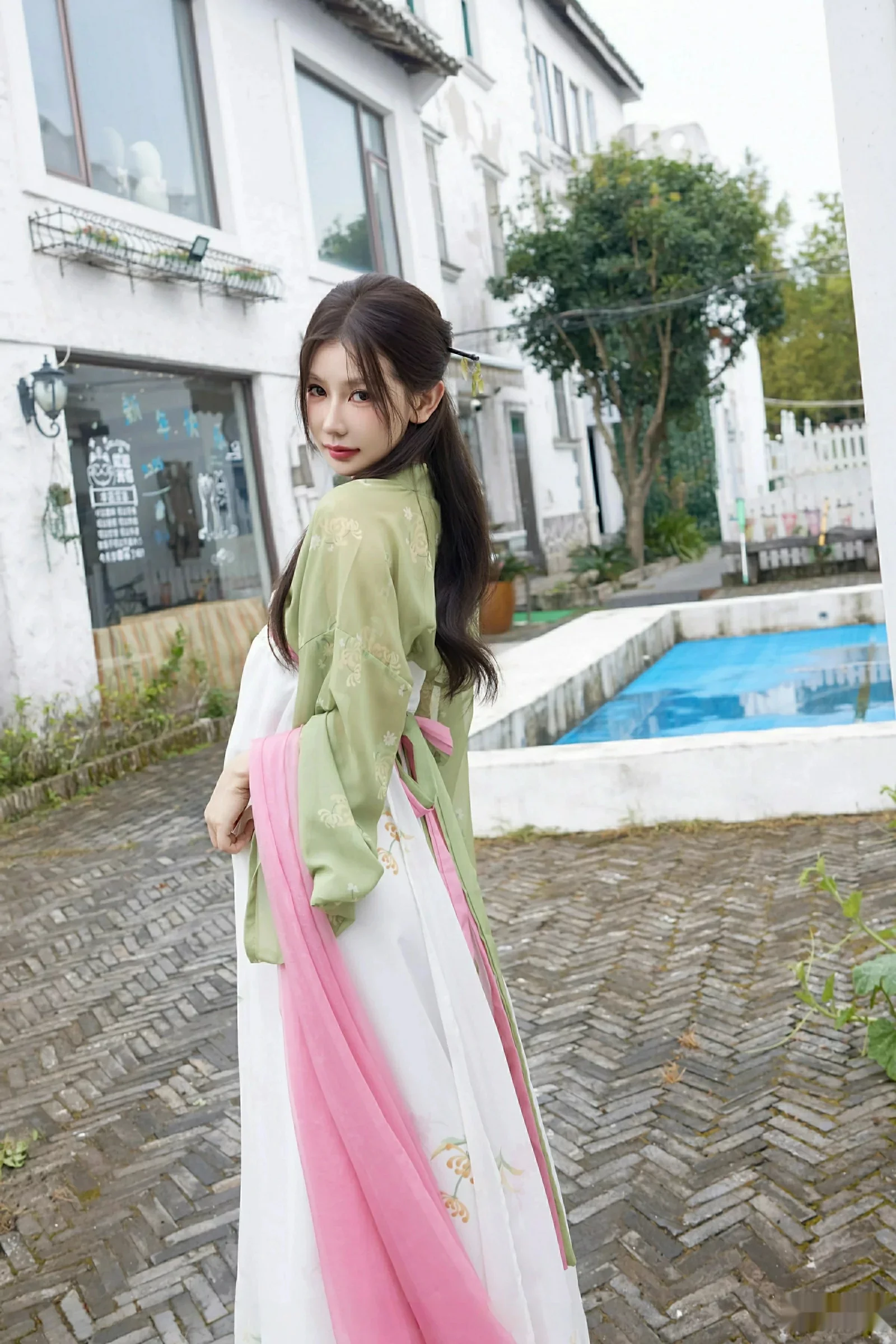 秀人集.com_[XiuRen秀人网]No.10834_模特尹甜甜sunny性感薄纱汉服装扮配超薄肉丝秀完美身材诱惑写真83P