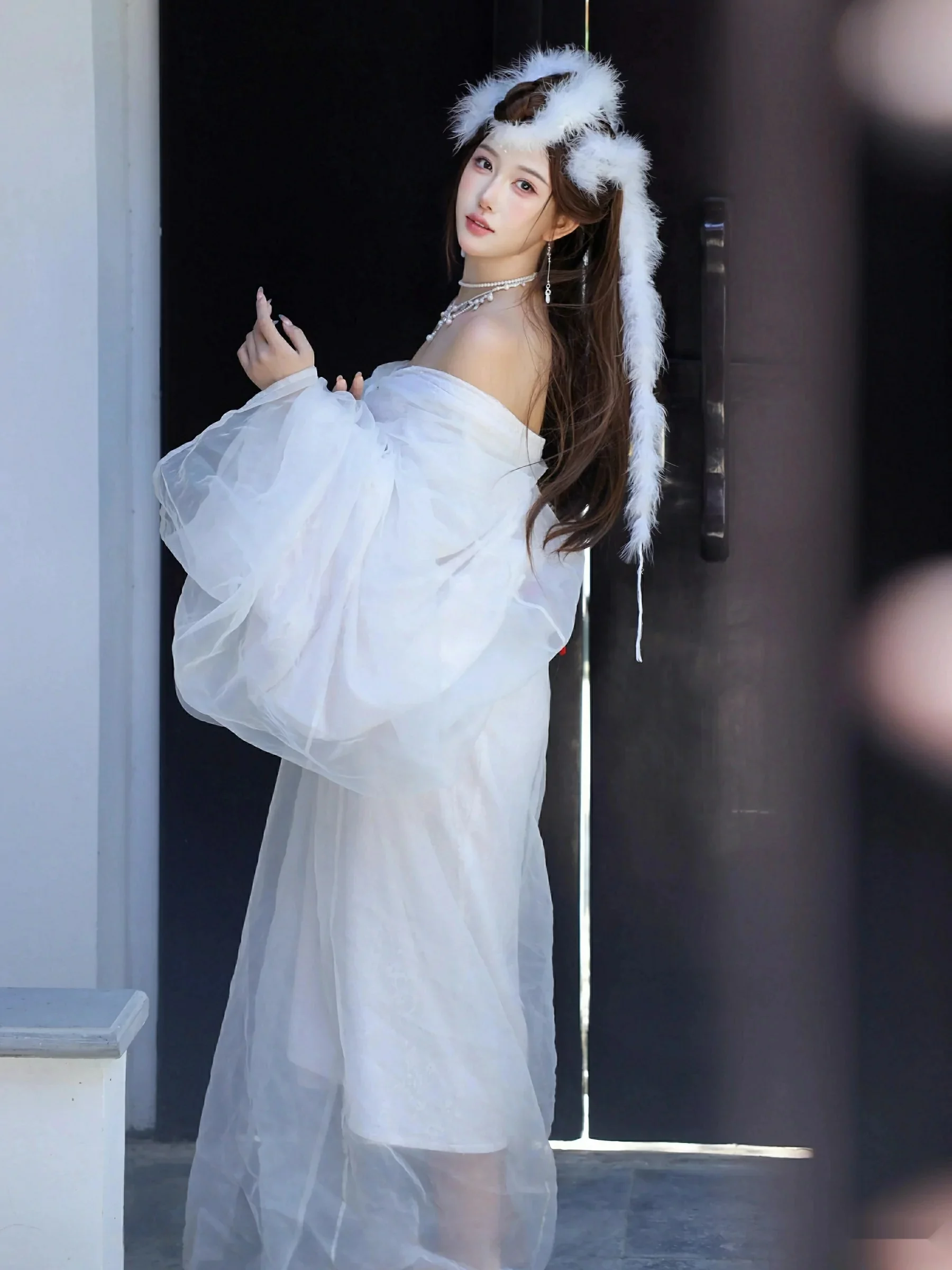 秀人集.com_[XiuRen秀人网]No.10843_模特金允希Yuki性感白色锦毛鼠装扮低胸秀丰腴身材完美诱惑写真78P