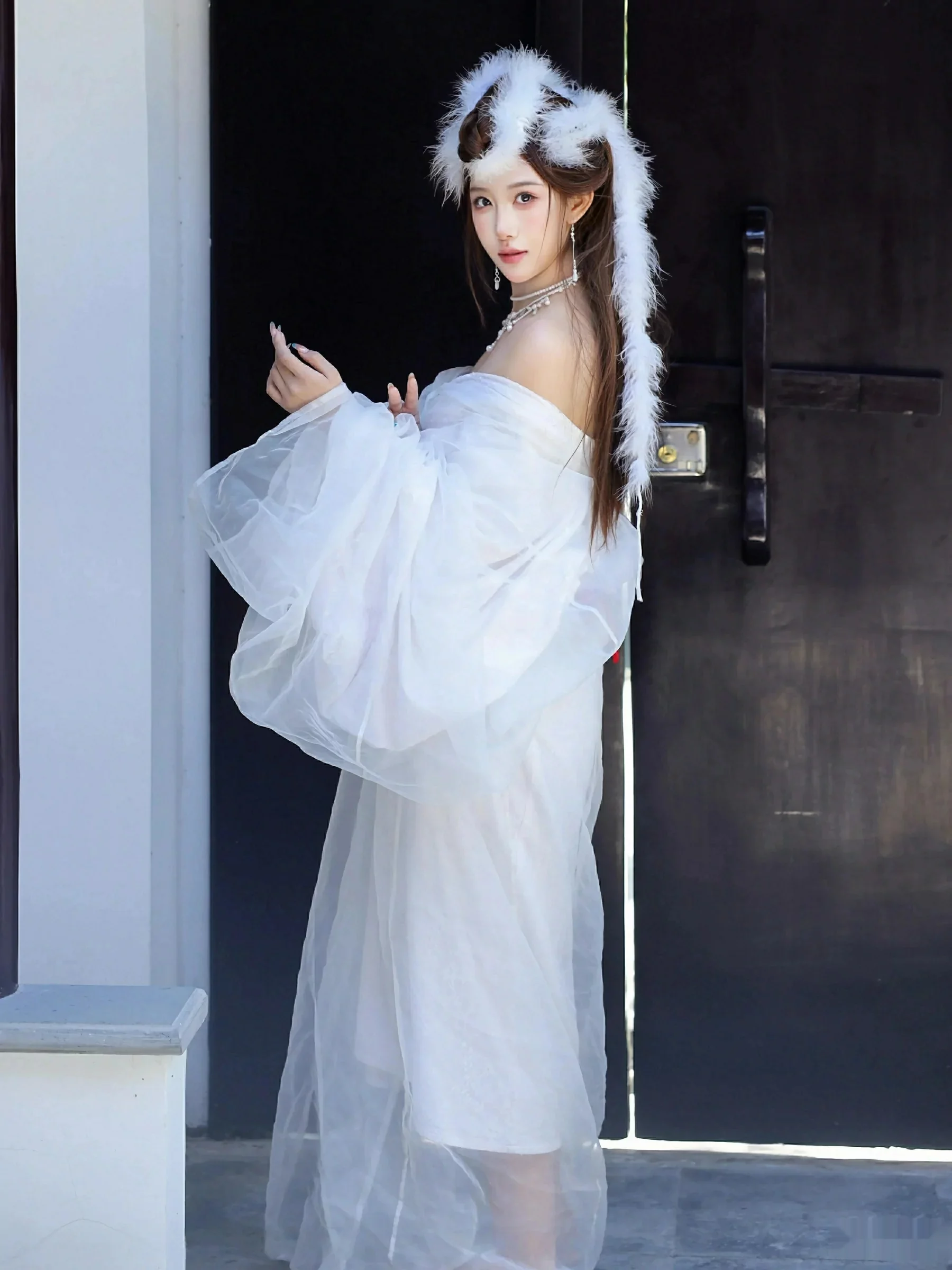 秀人集.com_[XiuRen秀人网]No.10843_模特金允希Yuki性感白色锦毛鼠装扮低胸秀丰腴身材完美诱惑写真78P