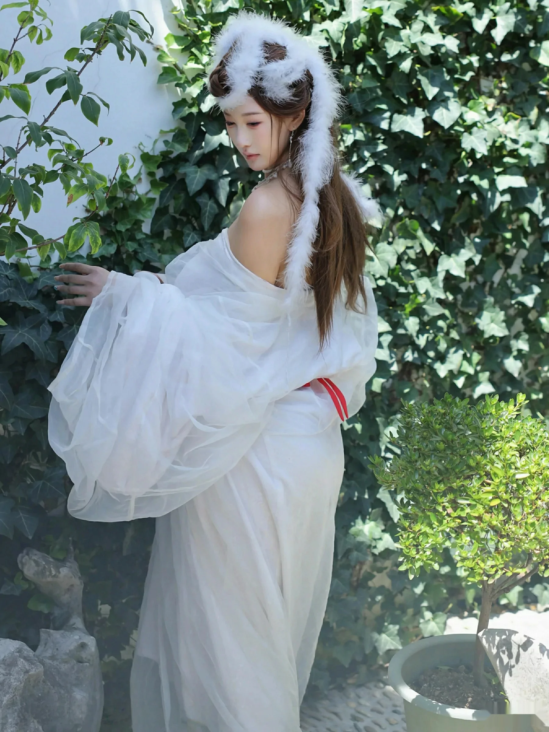 秀人集.com_[XiuRen秀人网]No.10843_模特金允希Yuki性感白色锦毛鼠装扮低胸秀丰腴身材完美诱惑写真78P