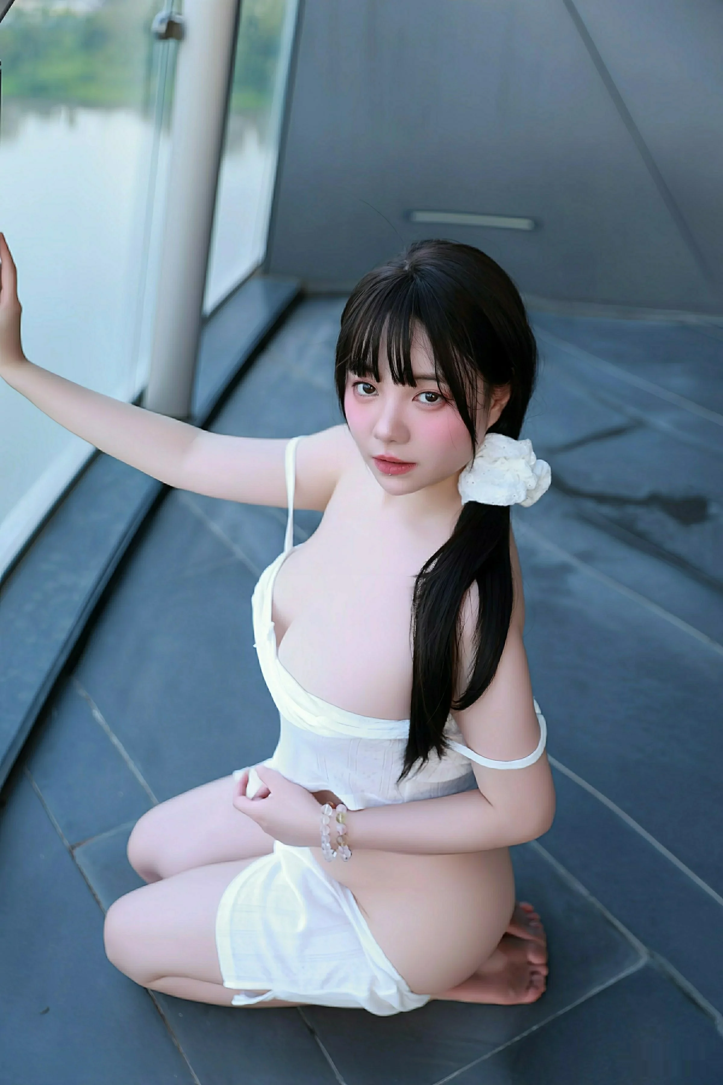 秀人集.com_[XiuRen秀人网]No.10841_模特软情性感白色低胸吊带配白色短裤秀丰腴身姿撩人诱惑写真70P