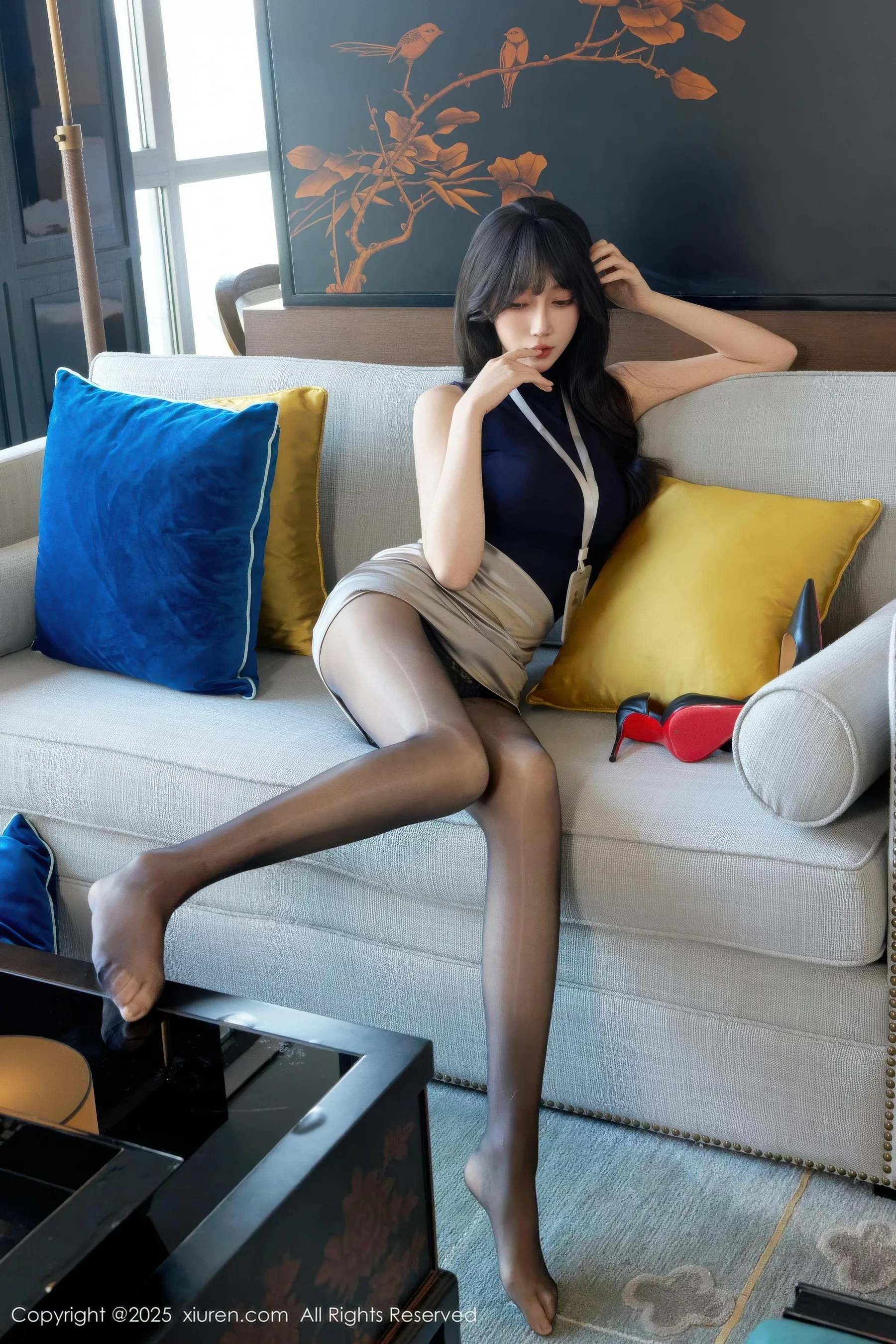 秀人集.com_[XiuRen秀人网]No.10890_模特玥儿玥er深色OL服饰露黑色内衣配超薄黑丝秀美腿诱惑写真72P