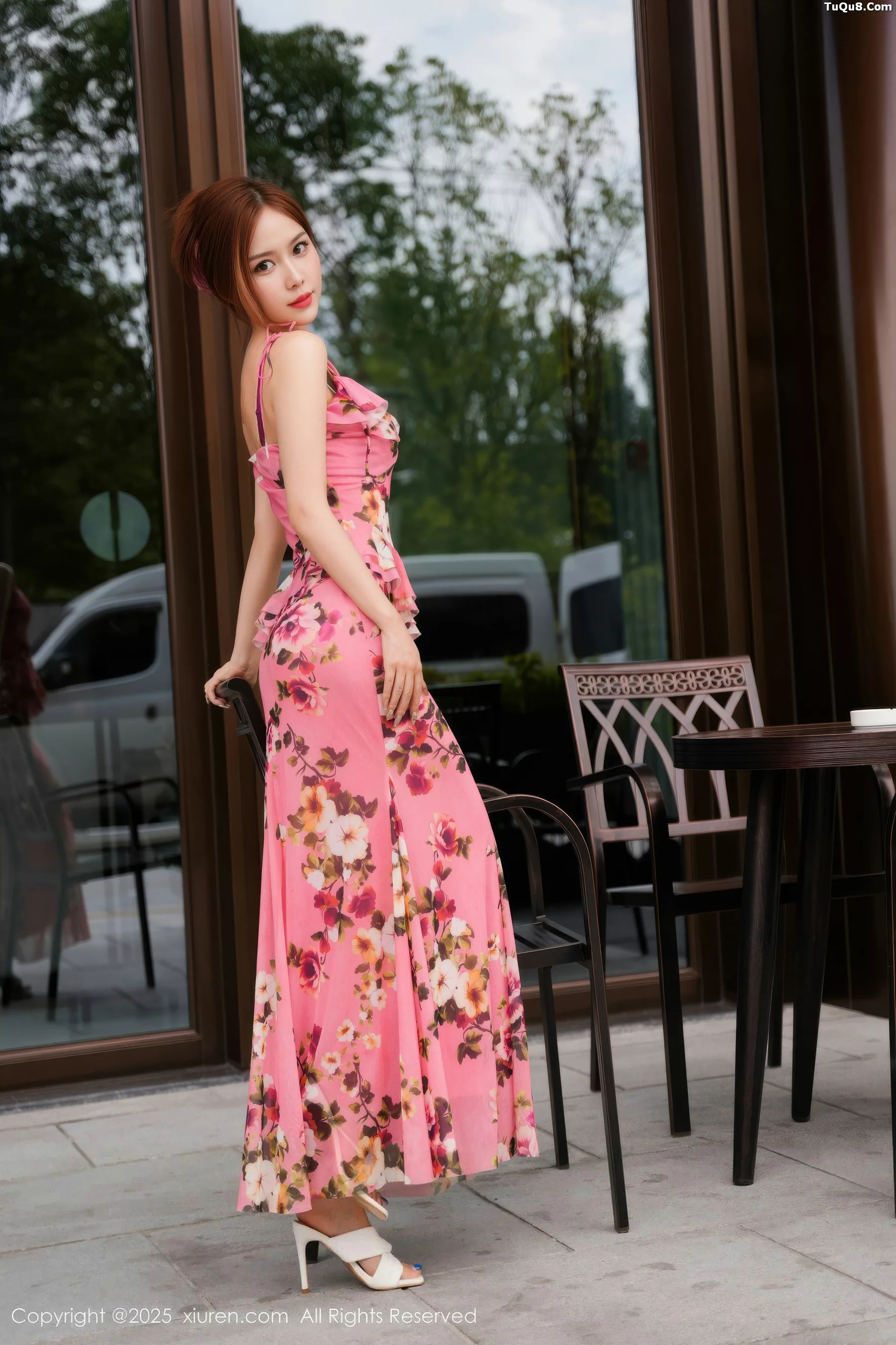 秀人集.com_[XiuRen秀人网]No.10954_模特白芷yy浴池场景性感碎花连衣裙露紫色内衣秀柔美身姿诱惑写真60P