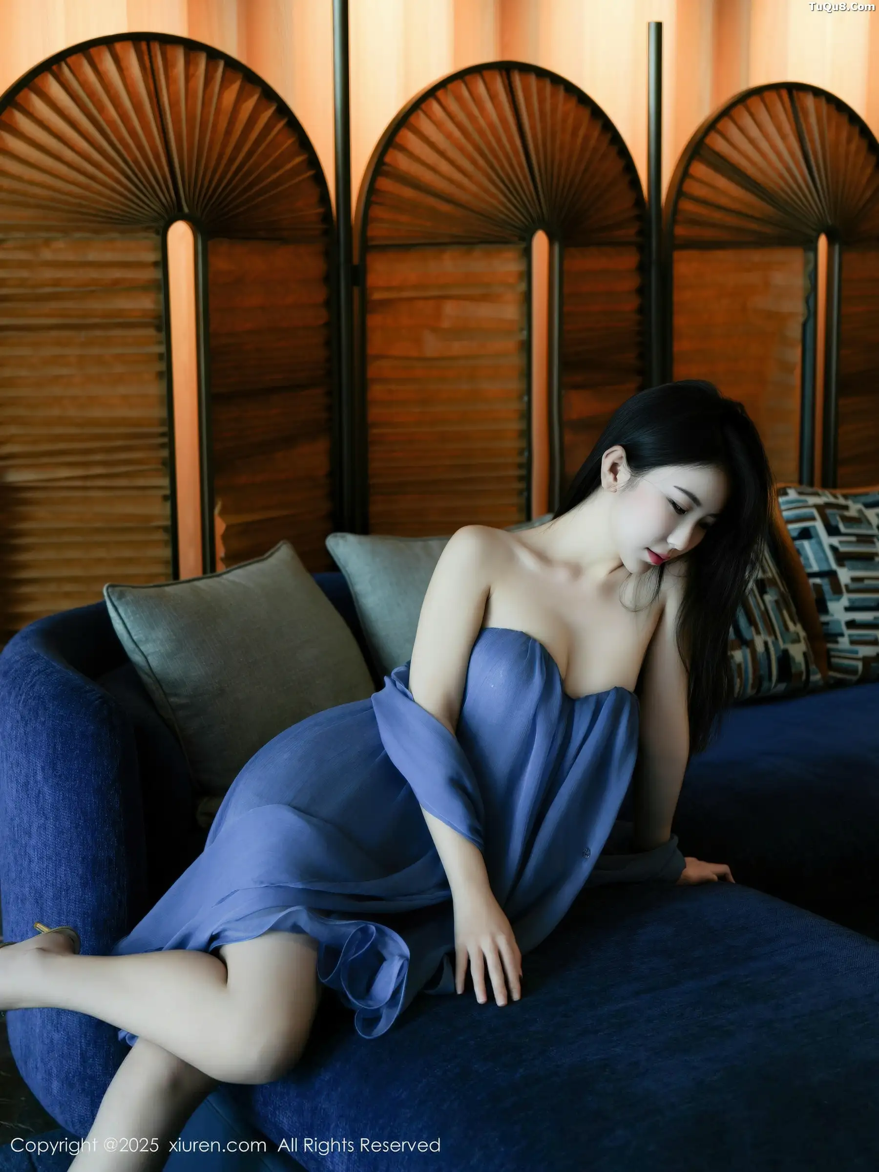 秀人集.com_[XiuRen秀人网]No.10988_模特烧烧小桃蓝色连衣短裙+白色碎花连衣裙秀曼妙身材诱惑写真52P