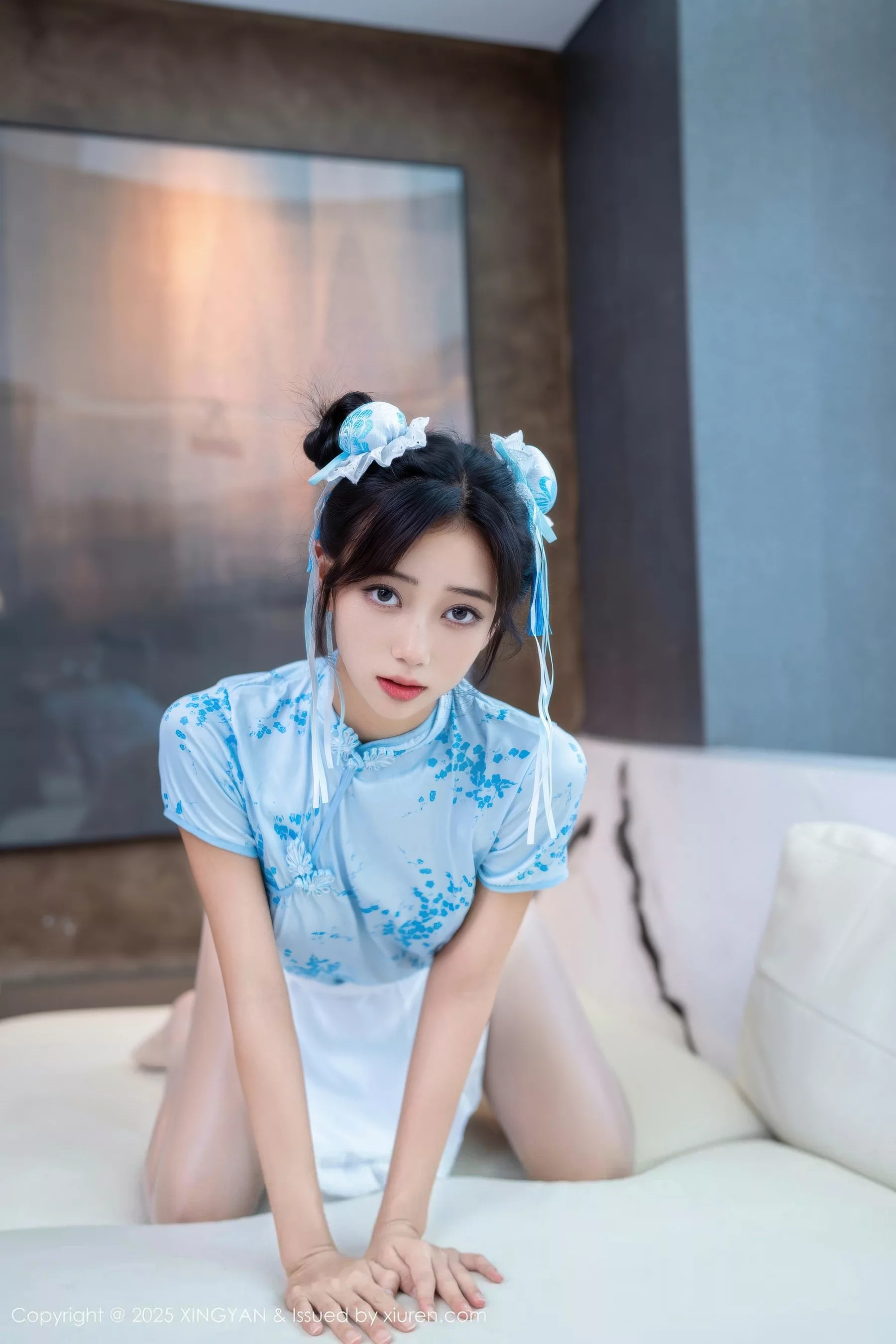 秀人集.com_[XINGYAN星颜社]VOL.414_模特时安安性感蓝色短旗袍配白色丝袜秀柔美身材撩人诱惑写真71P