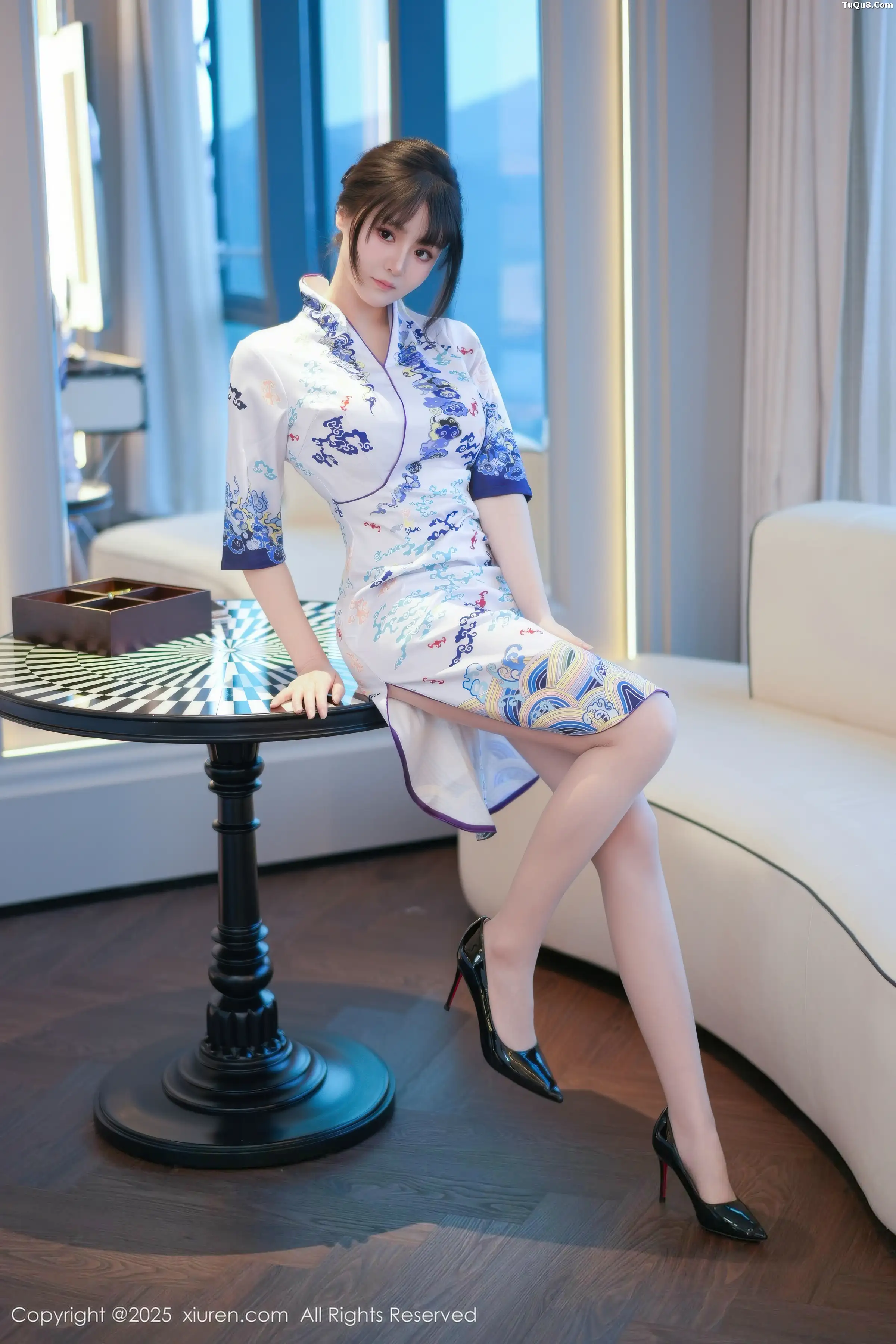 秀人集.com_[XiuRen秀人网]No.11001_模特沈南汐RuRu性感浅色旗袍露白色蕾丝内衣秀凹凸身材诱惑写真67P