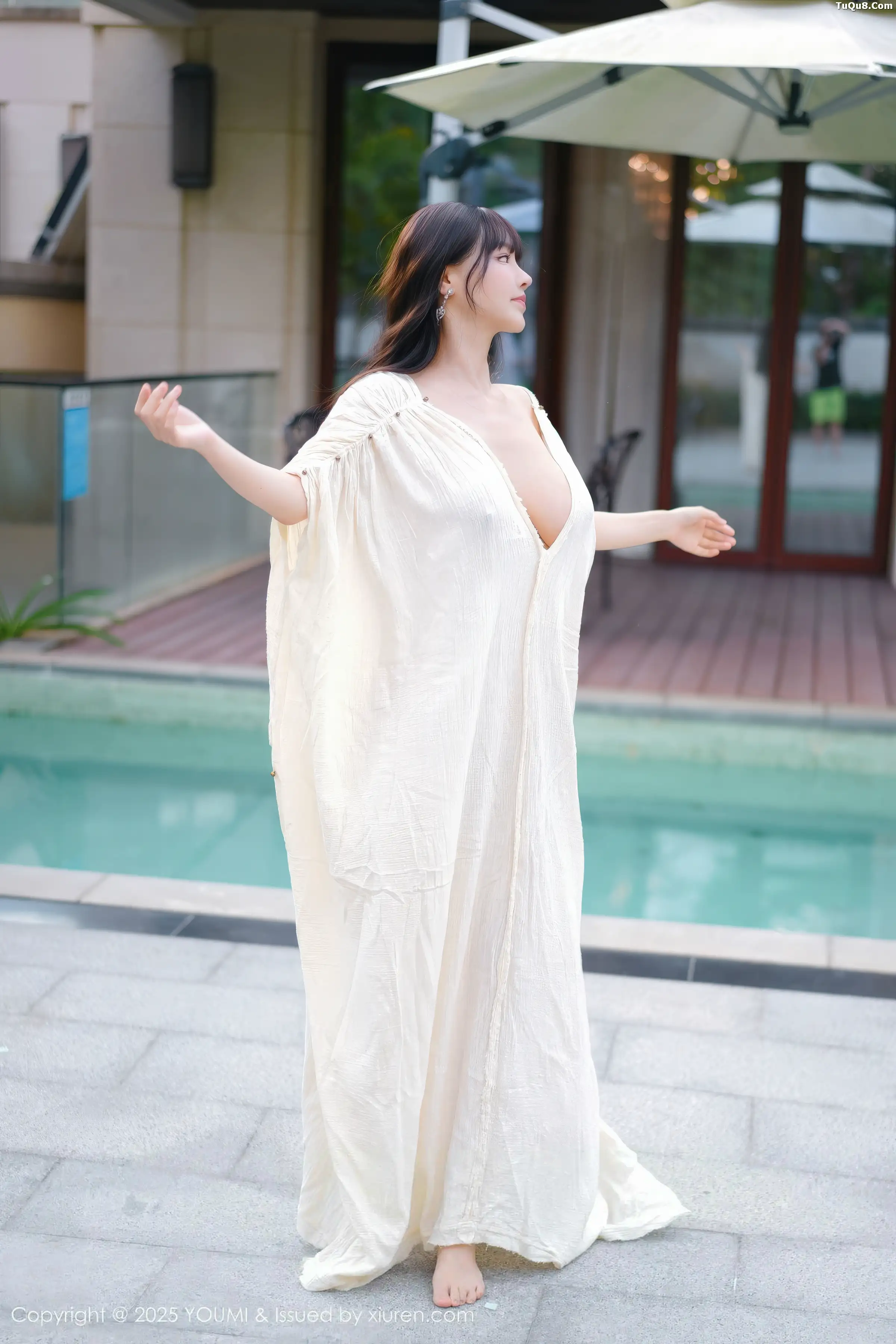 秀人集.com_[YouMi尤蜜荟]Vol.1185_女神朱可儿Flora户外泳池性感浅色浴袍秀雪峰美臀撩人诱惑写真85P