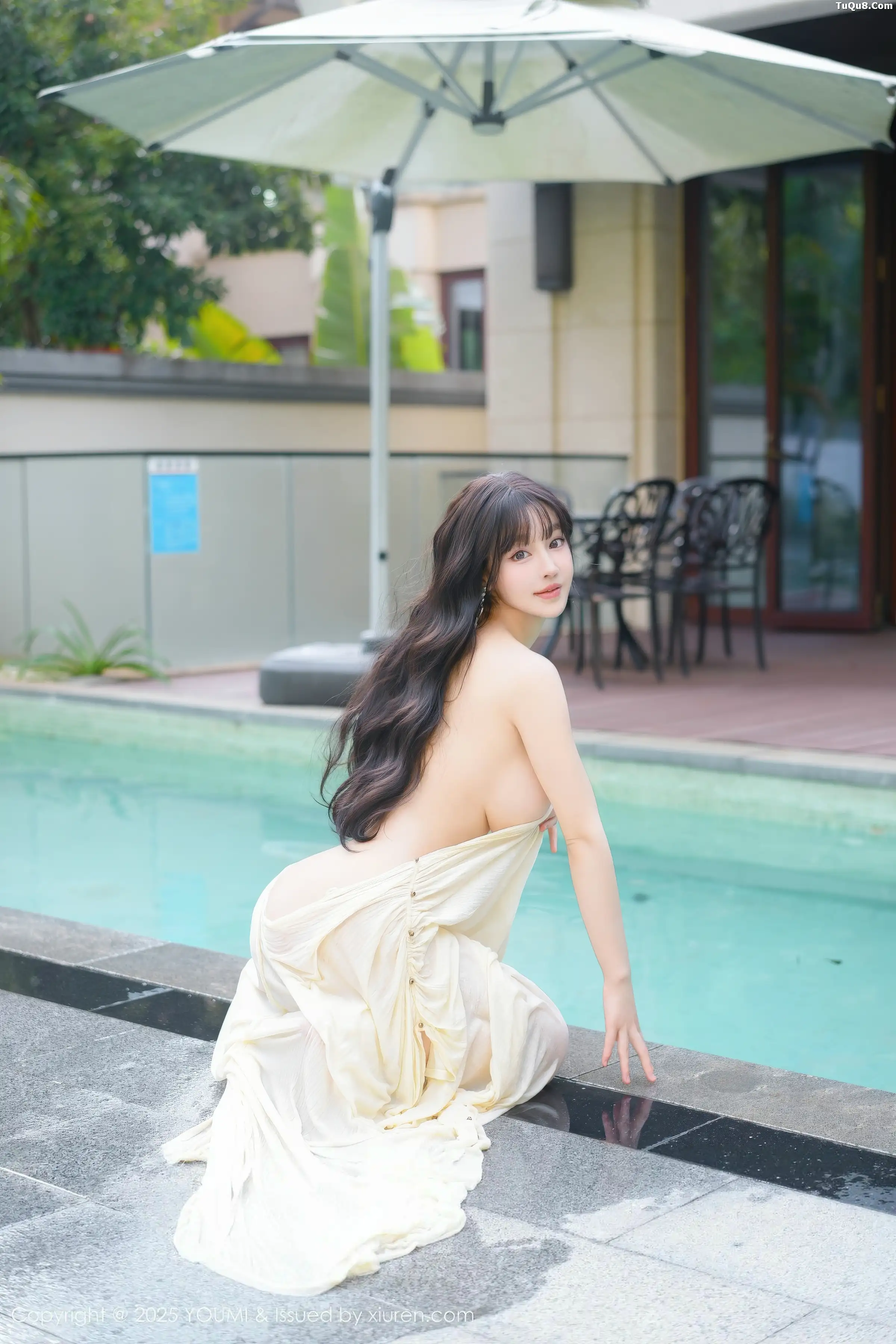 秀人集.com_[YouMi尤蜜荟]Vol.1185_女神朱可儿Flora户外泳池性感浅色浴袍秀雪峰美臀撩人诱惑写真85P