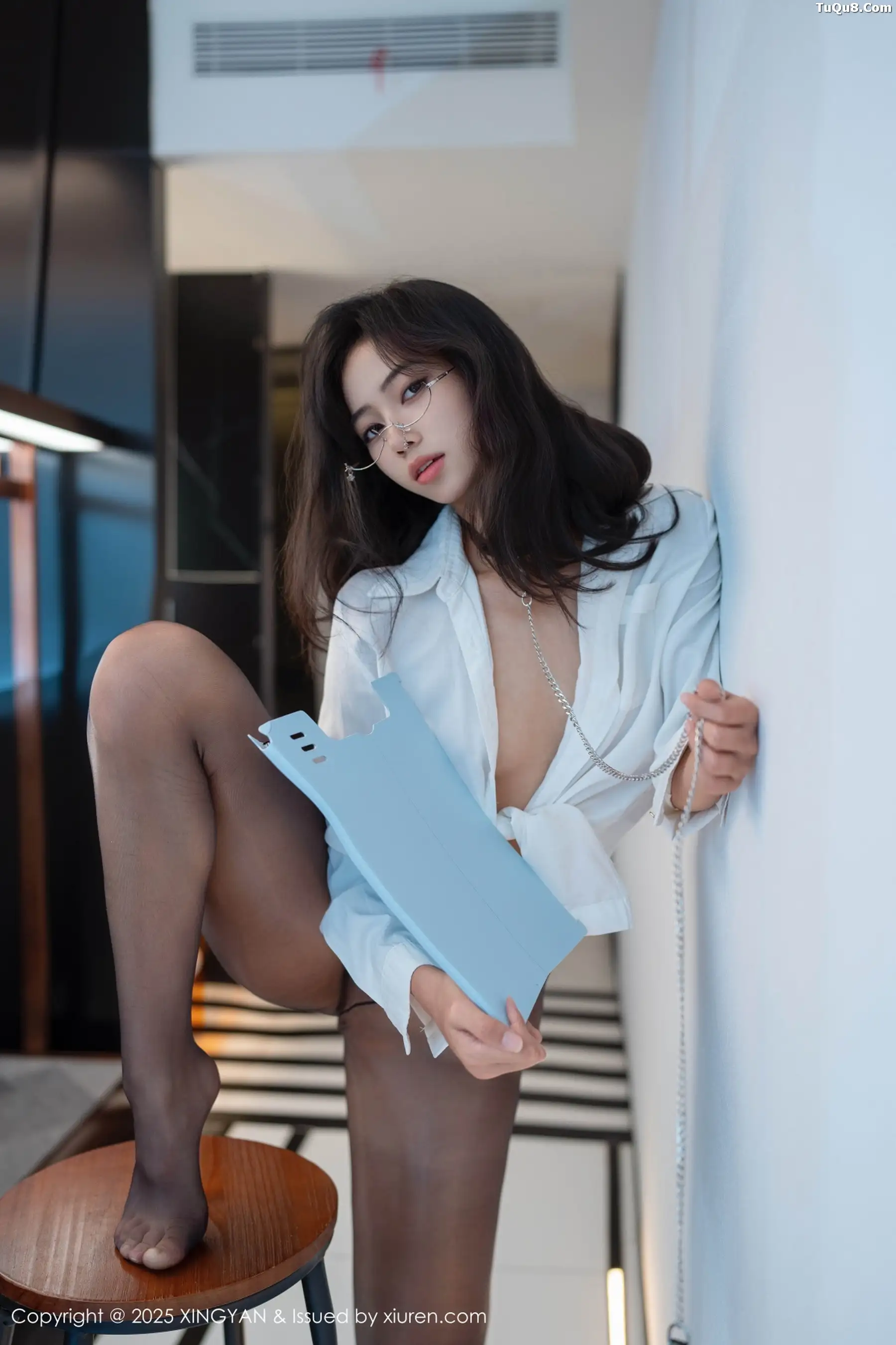 秀人集.com_[XINGYAN星颜社]VOL.439_模特时安安性感白衬衫配黑短裙露超薄黑丝秀柔美身材诱惑写真80P