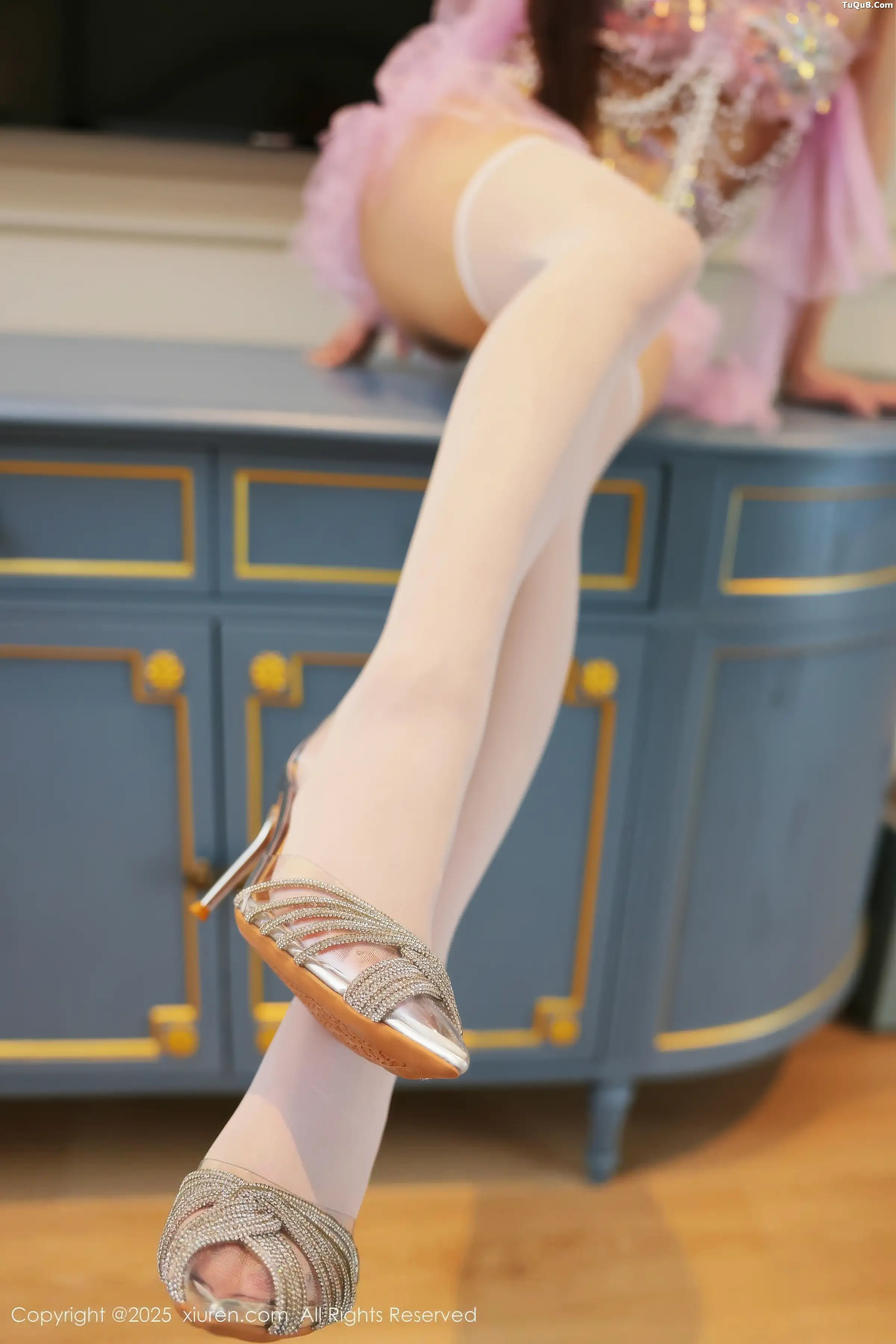 秀人集.com_[XiuRen秀人网]No.11020_模特小肉肉咪性感紫色情趣内衣配白色丝袜秀凹凸身材诱惑写真70P